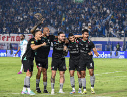 Persib Bandung Menang Telak Atas PSBS Biak