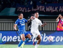 Duel Klasik Persib vs Arema Berakhir Imbang